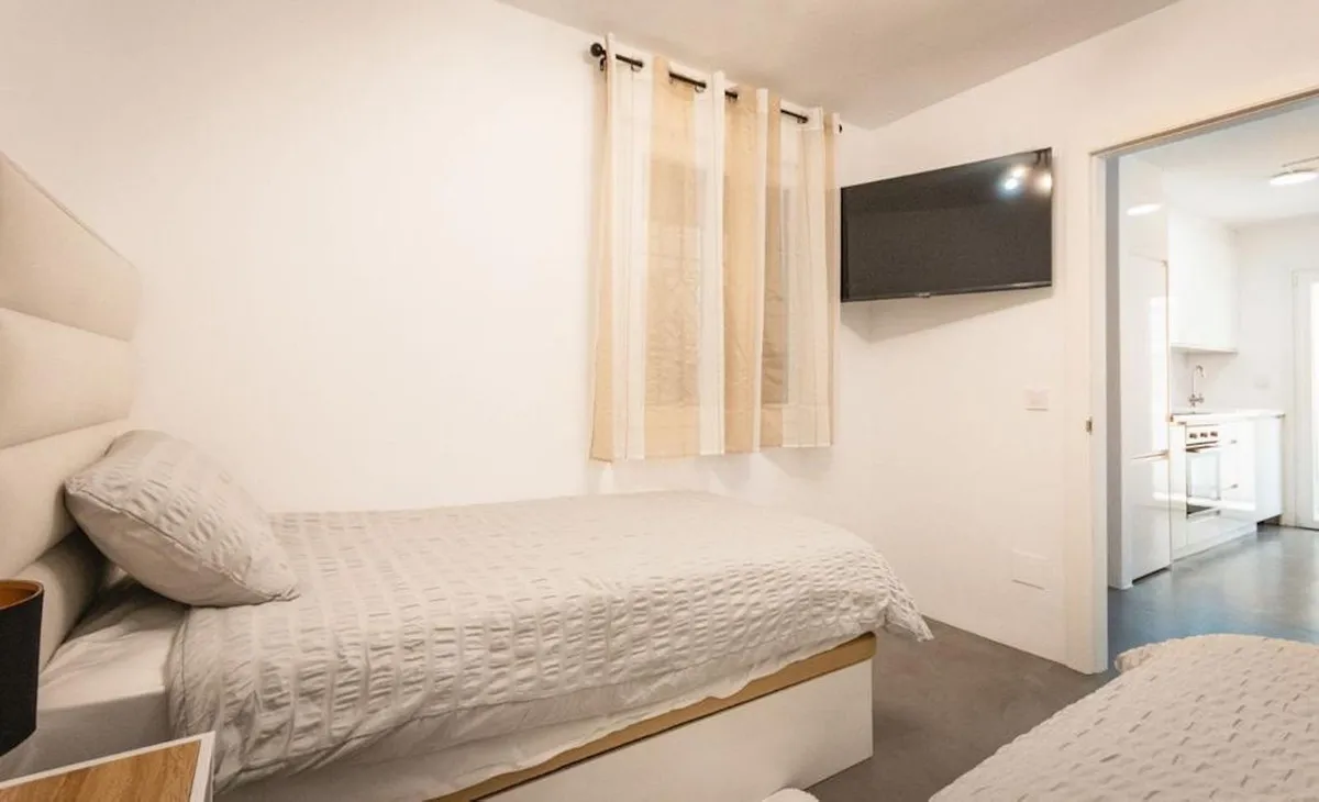 a5bac593-fb5c-4435-b3d1-872adaff2662