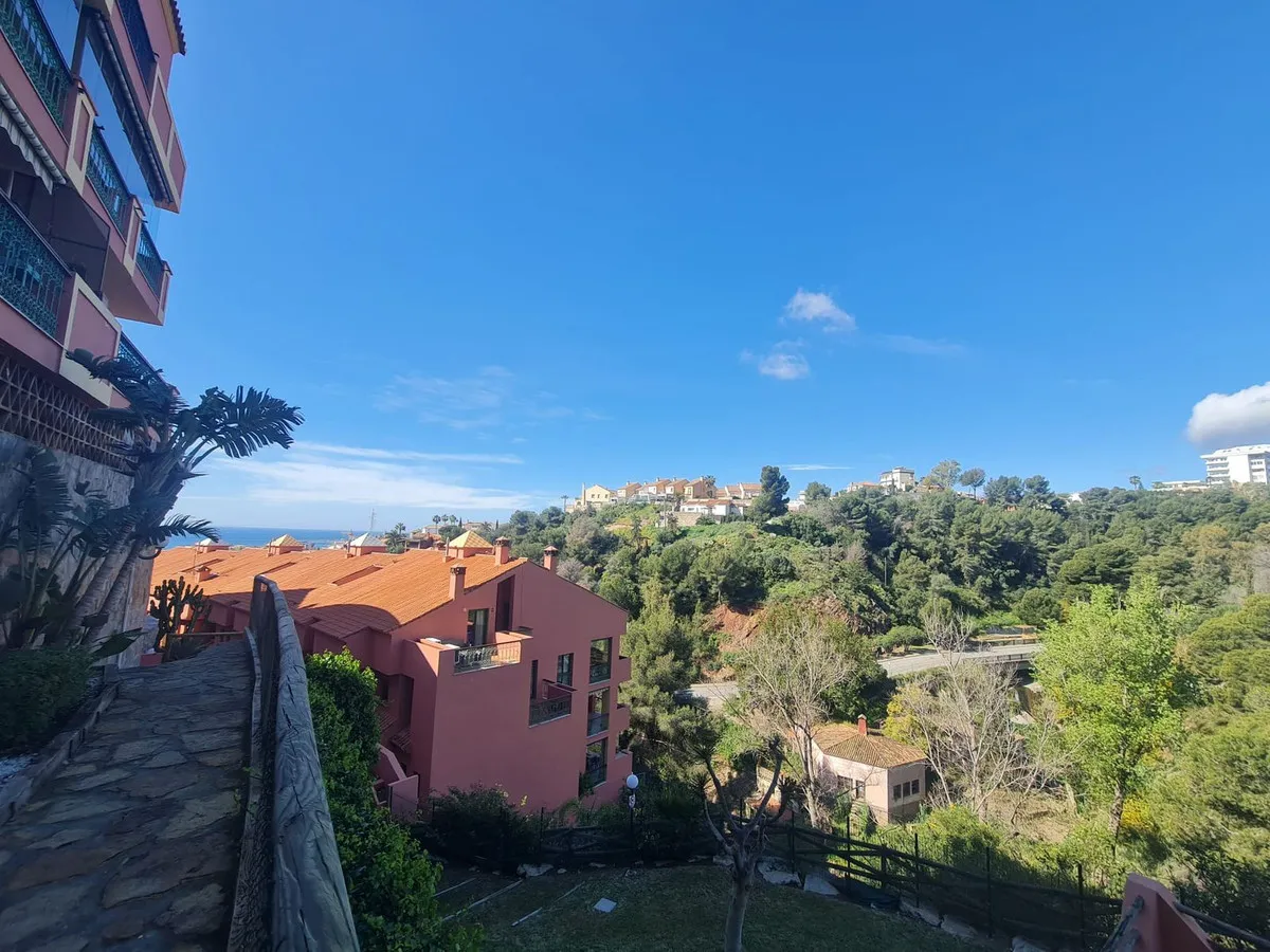 030652fb-d792-4b0b-87d6-23c37b98b1ab