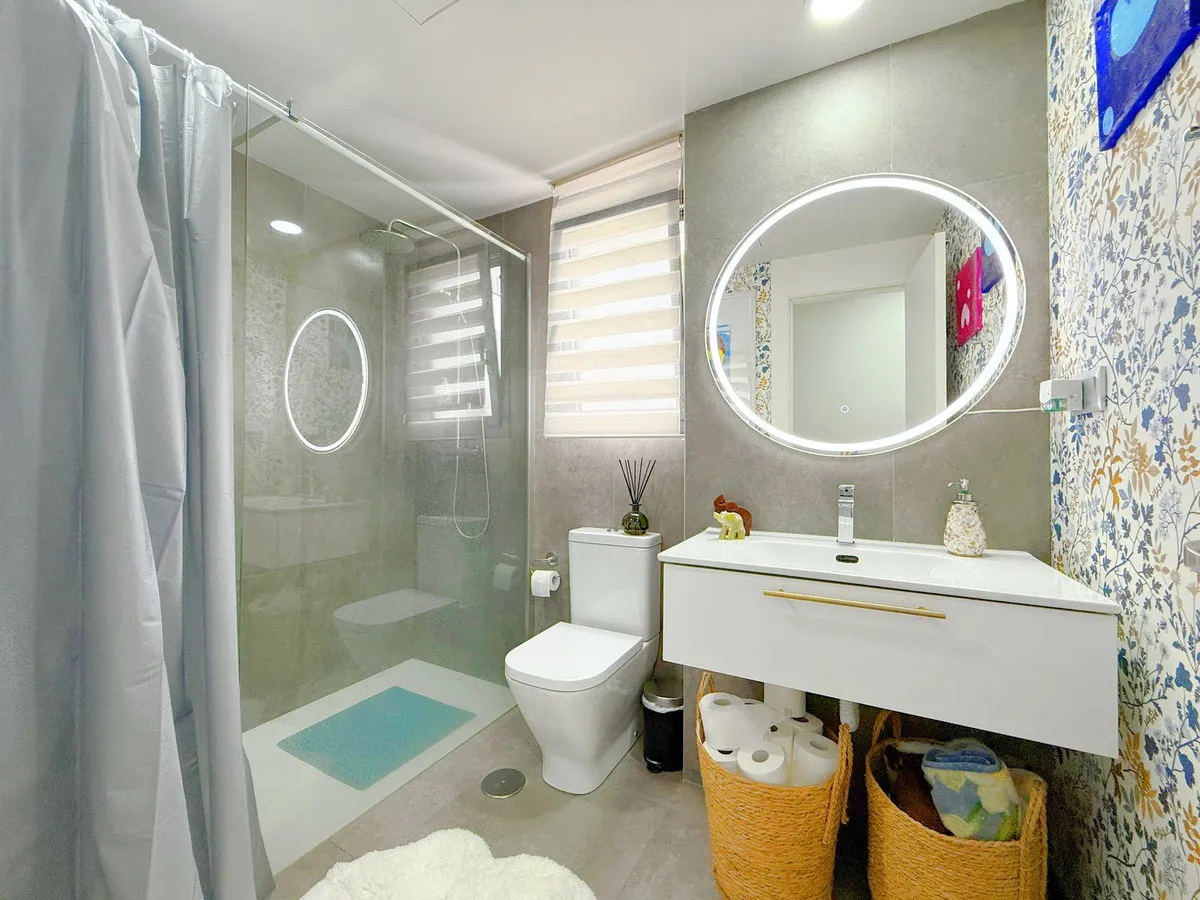 8dd0d559-c0b7-4d96-b29d-5664ecda2b50