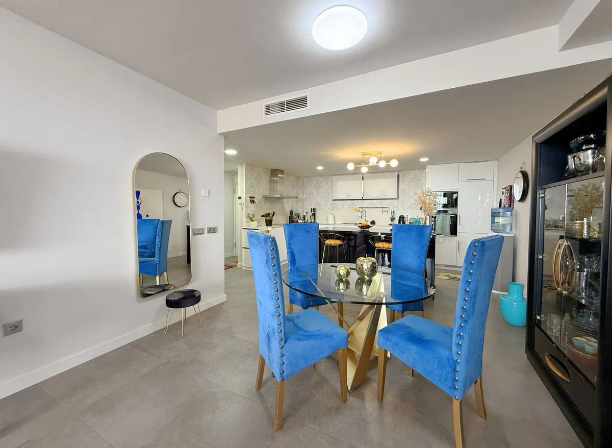 925a6523-9dde-437c-bed5-57029de7c31f