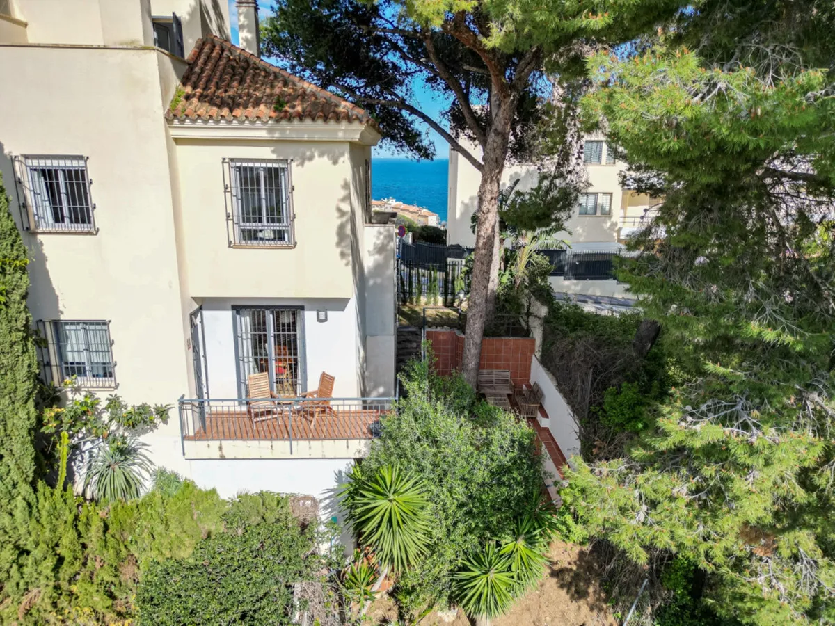 e53051ce-841a-48c7-85e1-103d9920a7a4