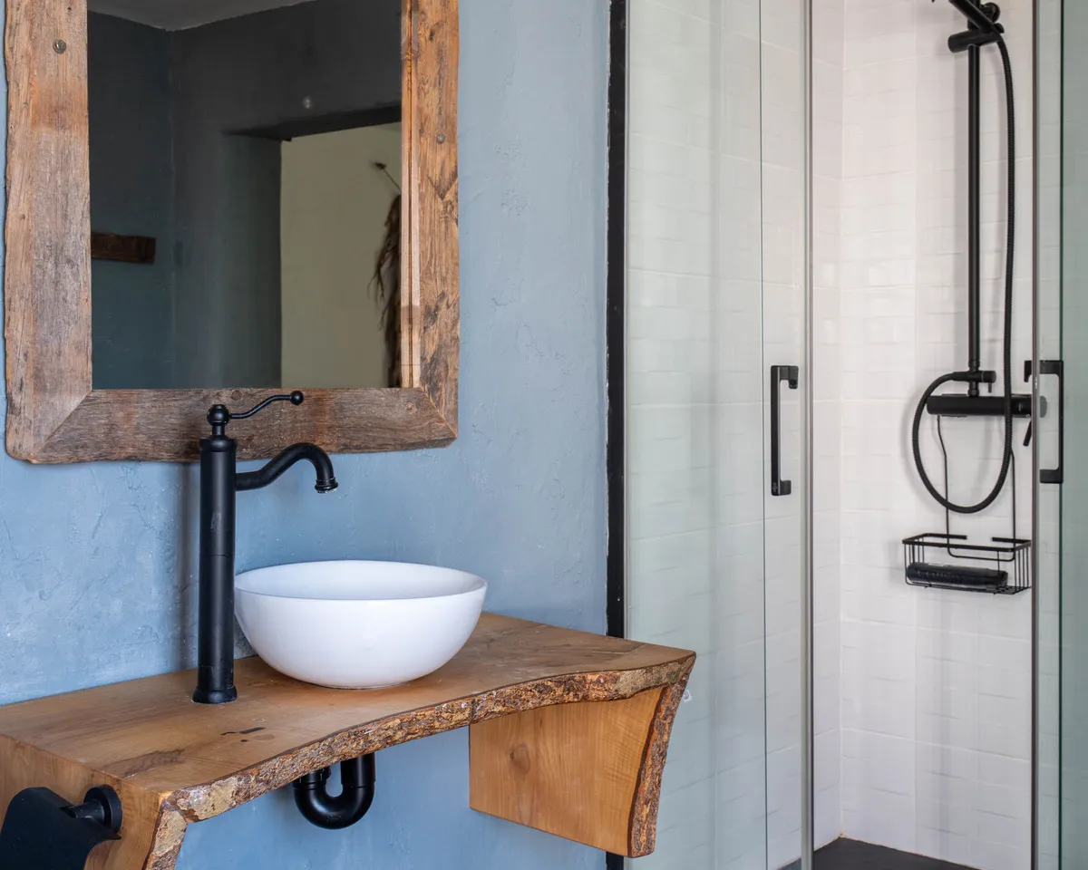 6c10443c-32e2-4aae-943d-63a60613f0e4