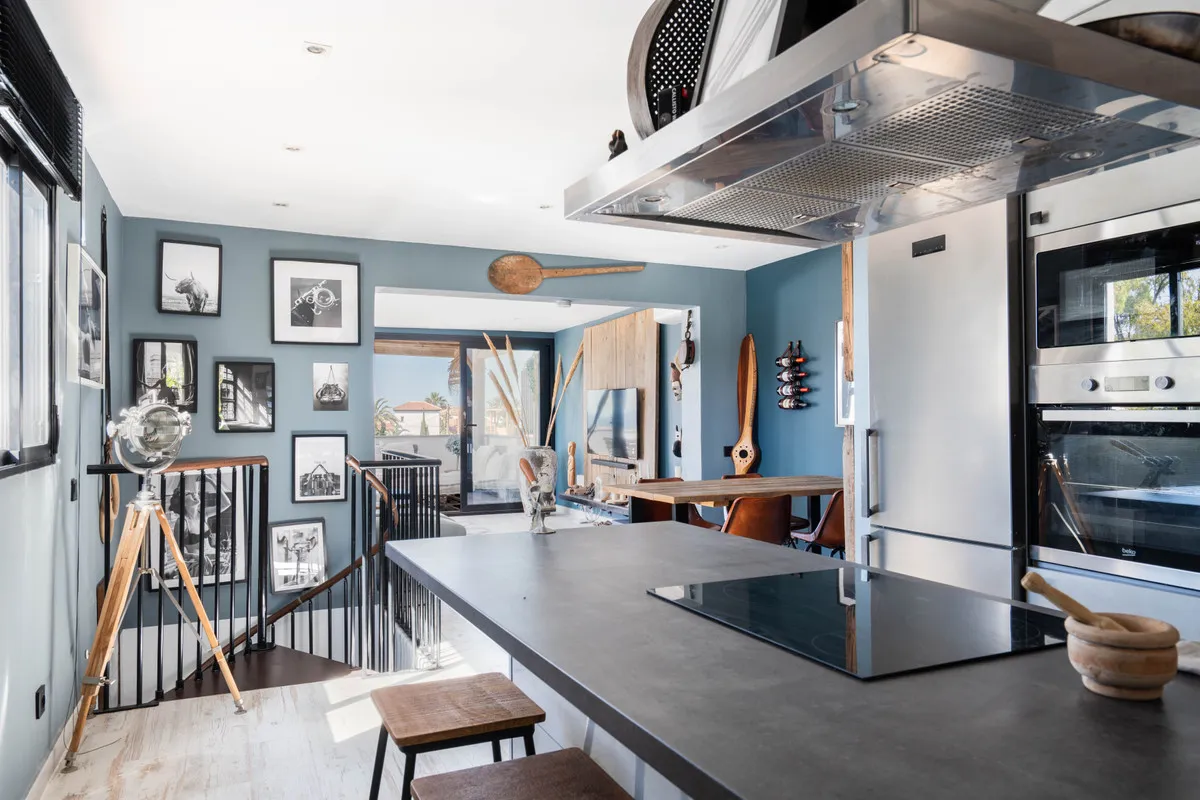 a59047f0-ebb2-4f22-970f-d24487d32314