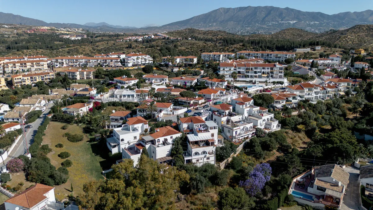 ef290530-f3b6-4843-bfeb-80a9f1915c65