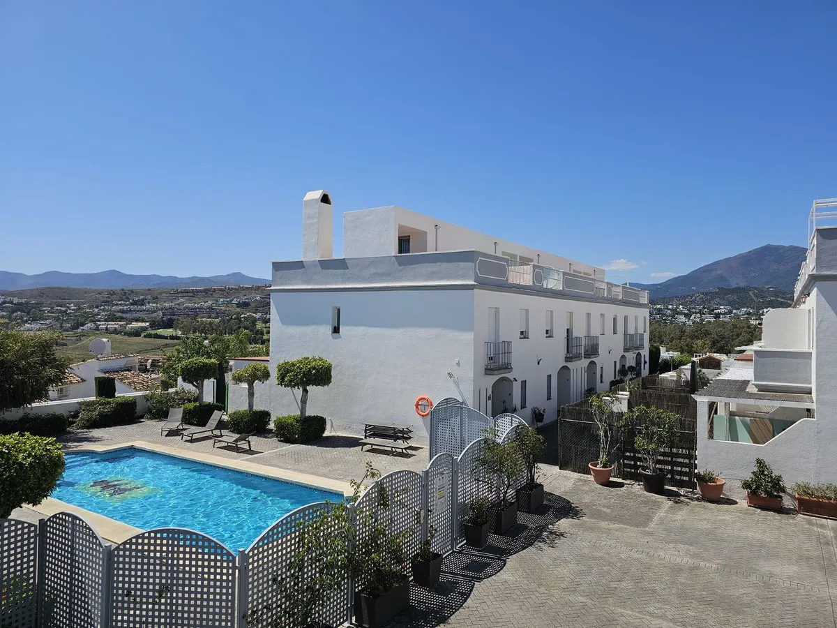 2b995bc8-1299-4147-9292-ffe5cbad9c89