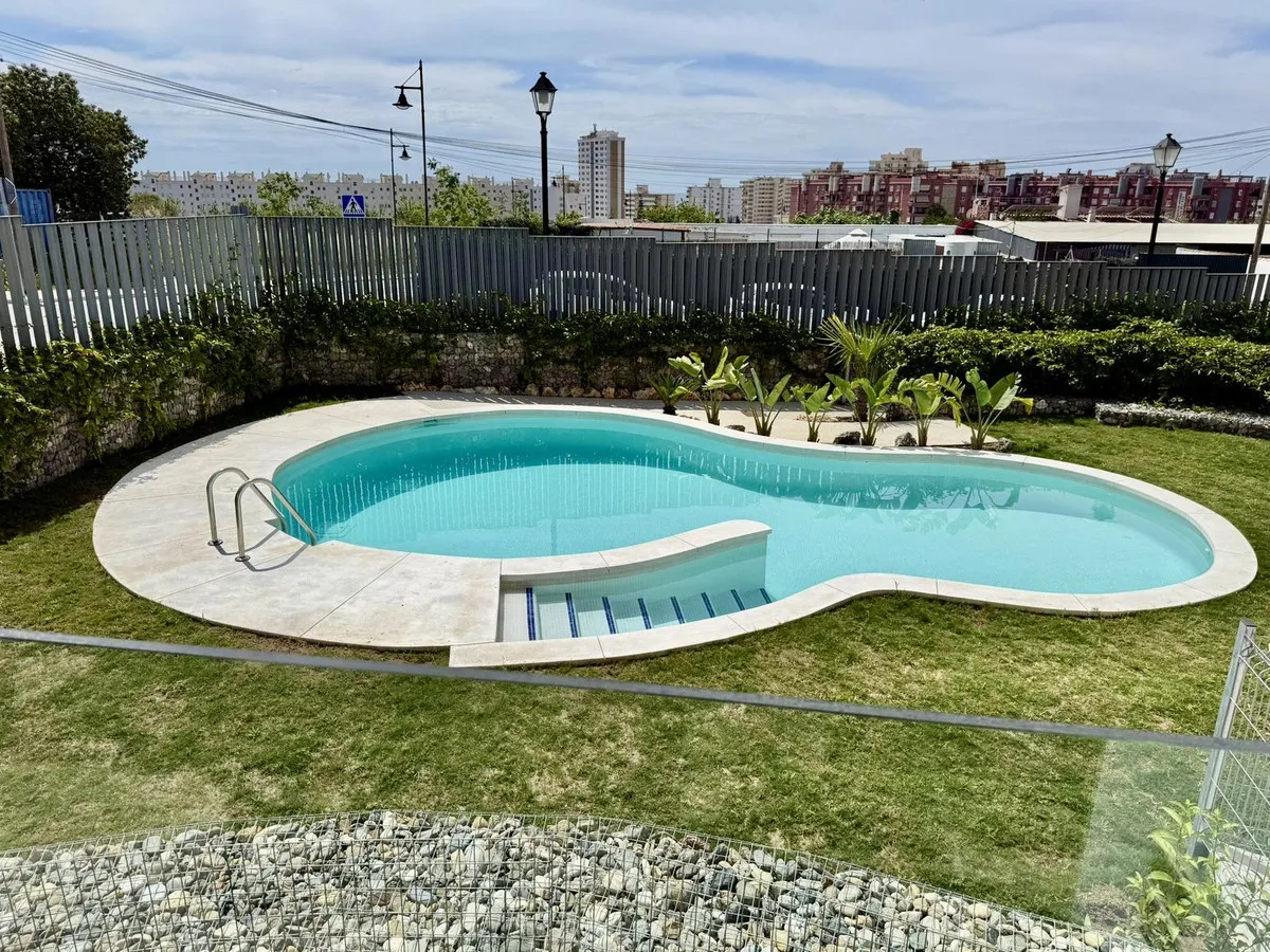 eb43a648-4e07-430e-989d-609240a00b3e