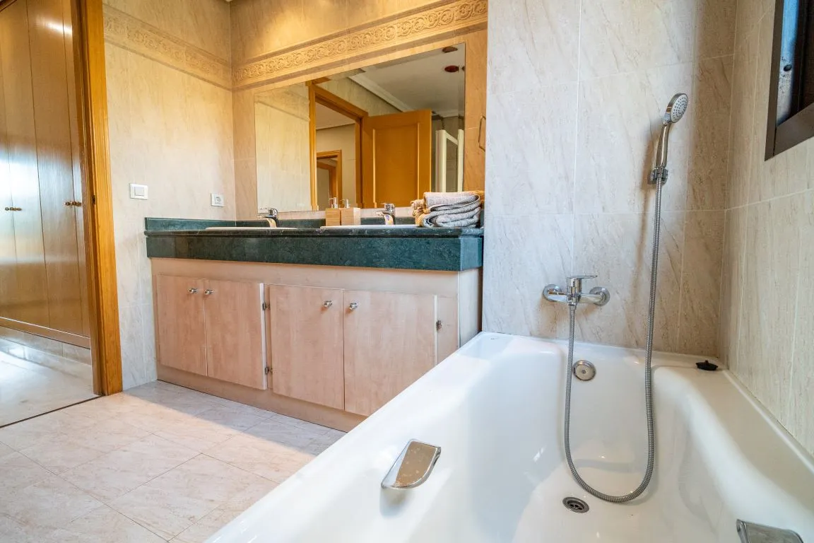 49197627-f6c1-400d-96d4-c64b06efba1f