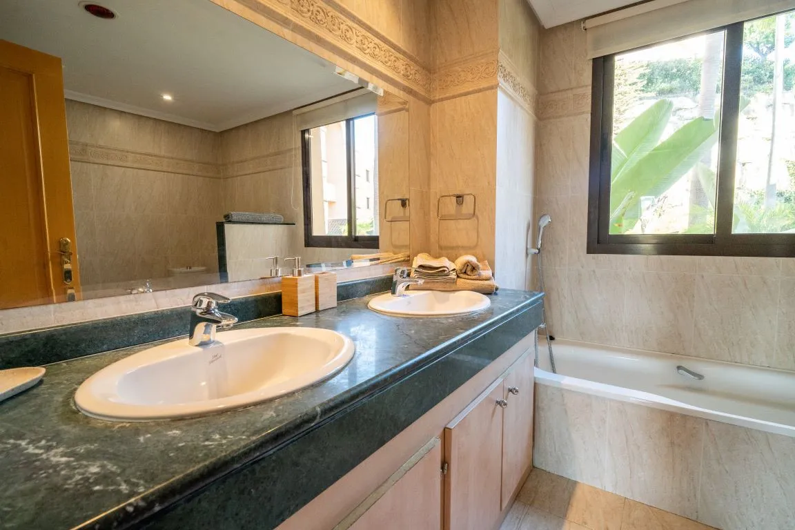 e3a6ccf9-b379-475a-abed-da04b798a386