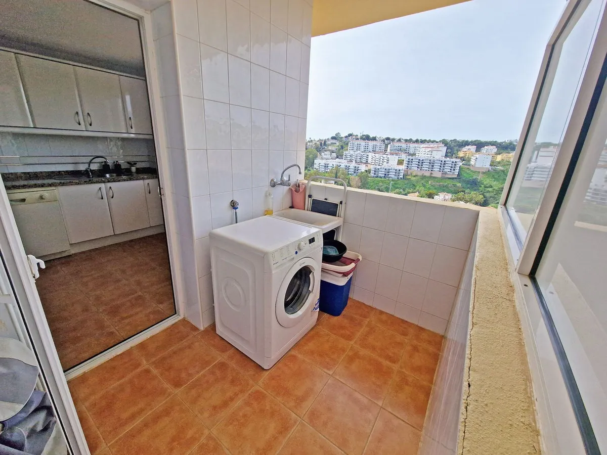 ce2d1df3-c9d6-42e1-ba97-6be361f19794