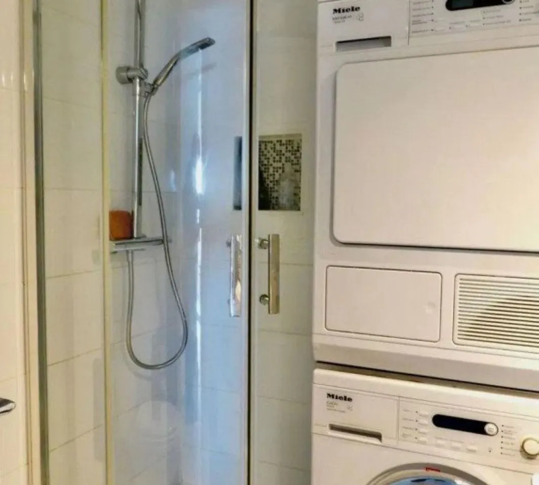 01a16718-4ec1-4503-8955-3596390e9d24