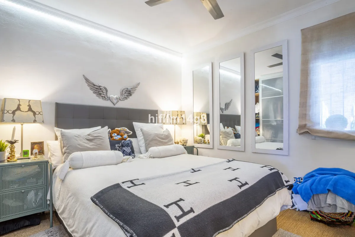 a2c95171-fe09-4137-b689-6226a51521e2