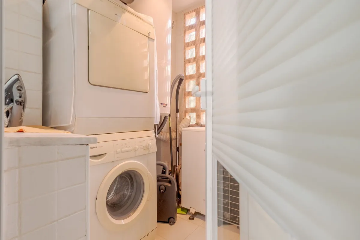 e760dafb-13fe-40ce-a49a-c40377d4f9ad