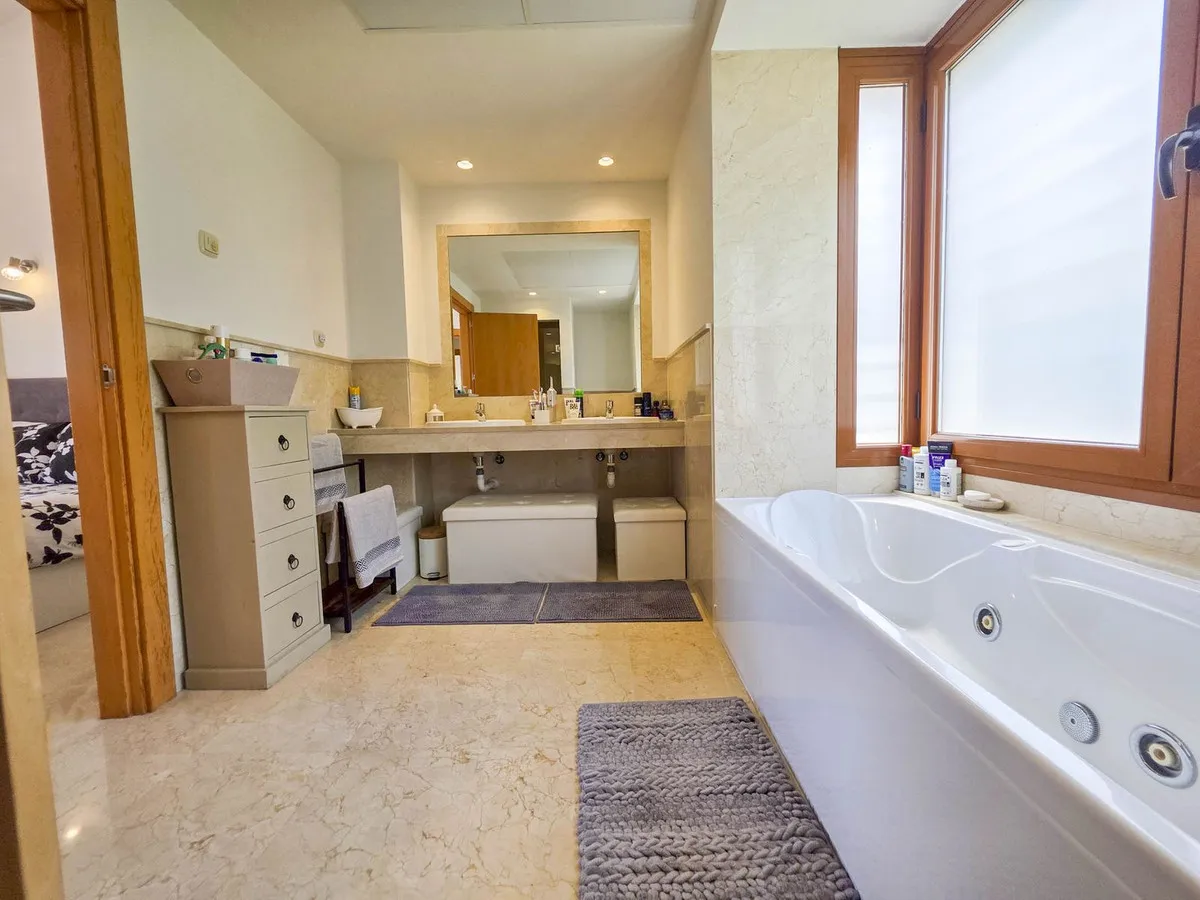 c72389b1-f87a-4582-aebc-1b0c37fa5867