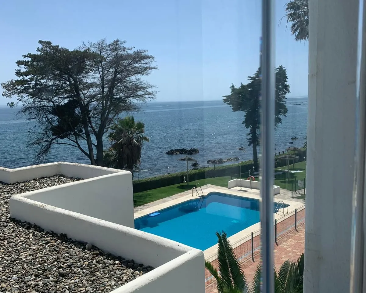 38970785-f3e6-47e6-a046-ffb3faf89075