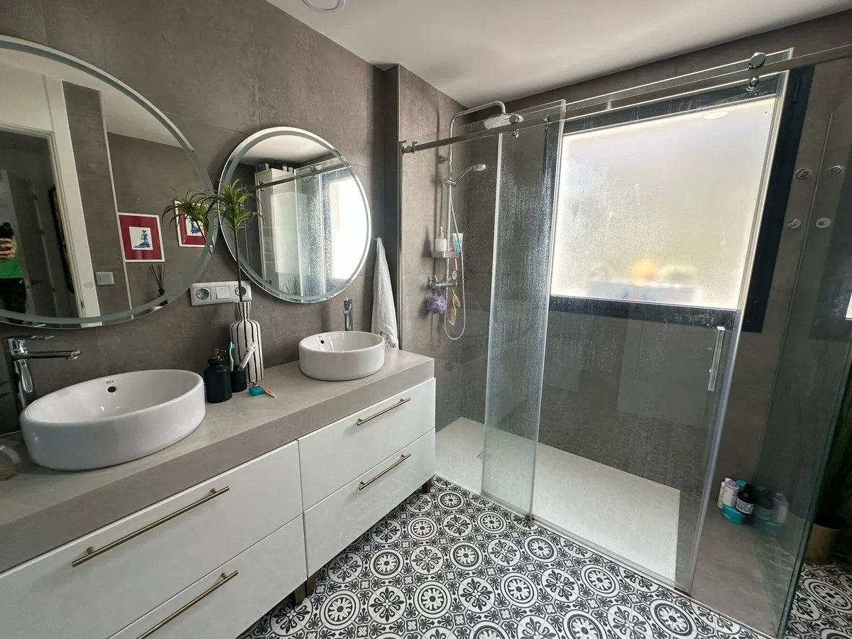 94c243a5-2ff4-41b3-8d80-67e7c1a1a5f3