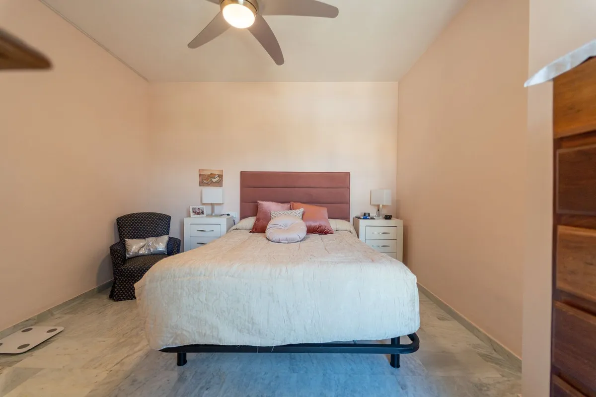 6fcca730-6d3c-439f-8b66-1f271d24410d