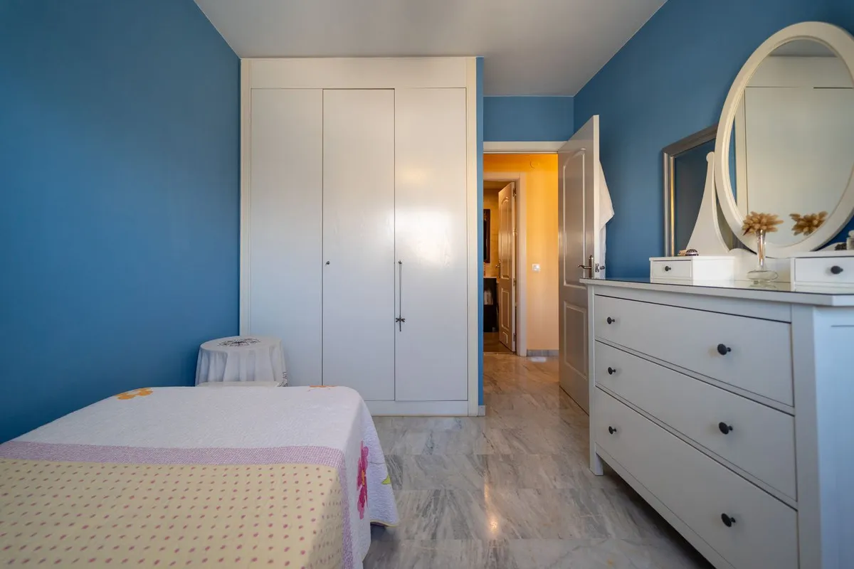 c8379ff3-25a4-49e3-99da-f4c49566b91c