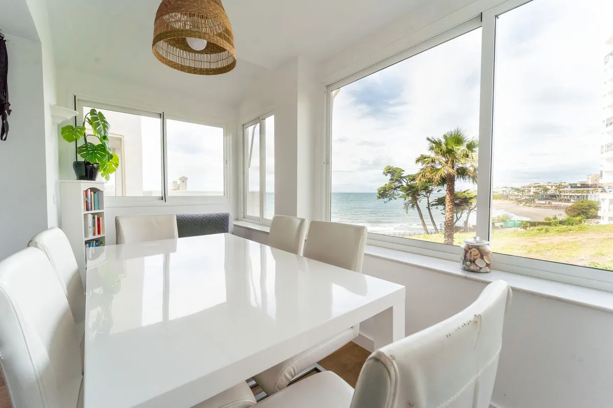 dbf364f3-0e55-40e9-b81c-b6d3f29936f3