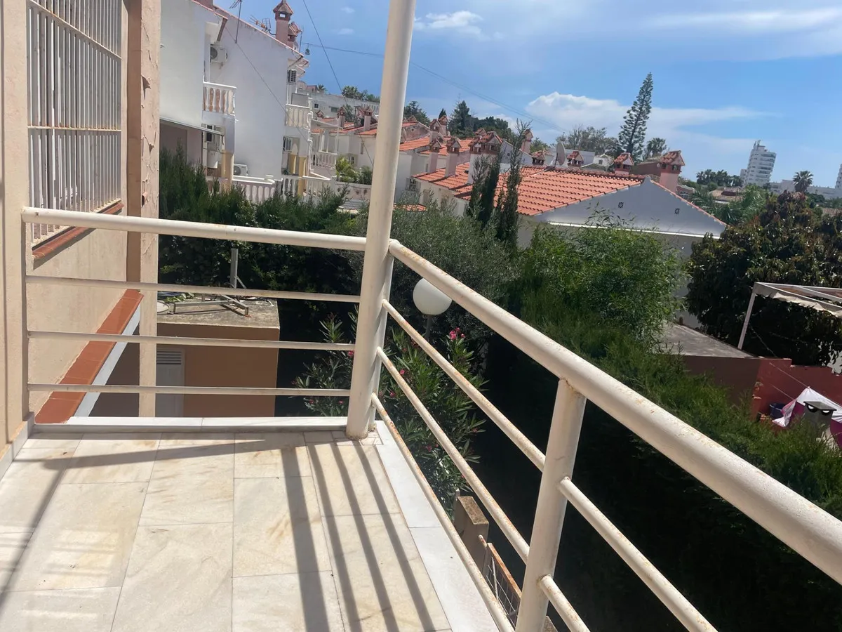 e6bcc605-b9df-44e4-b359-5049b1f1f418