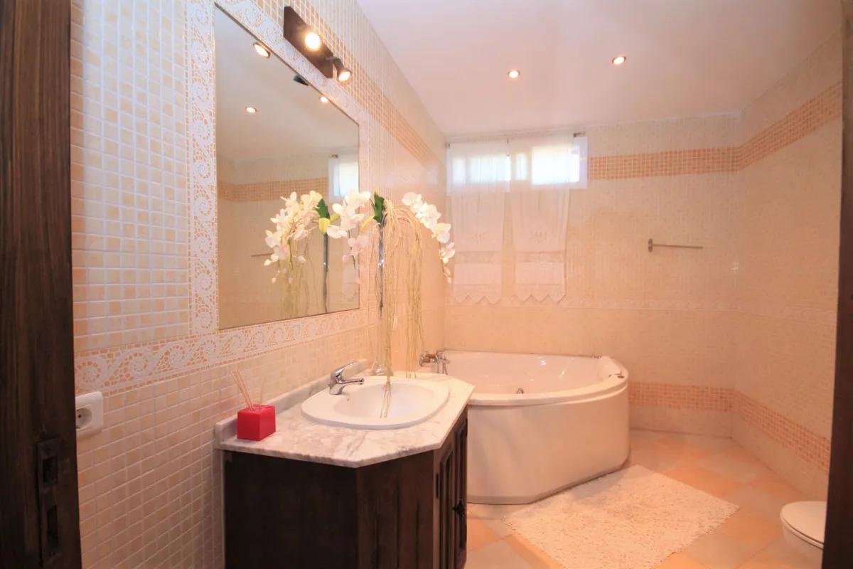 049db6c4-eca1-48f9-a1c8-8eab485ecc9b