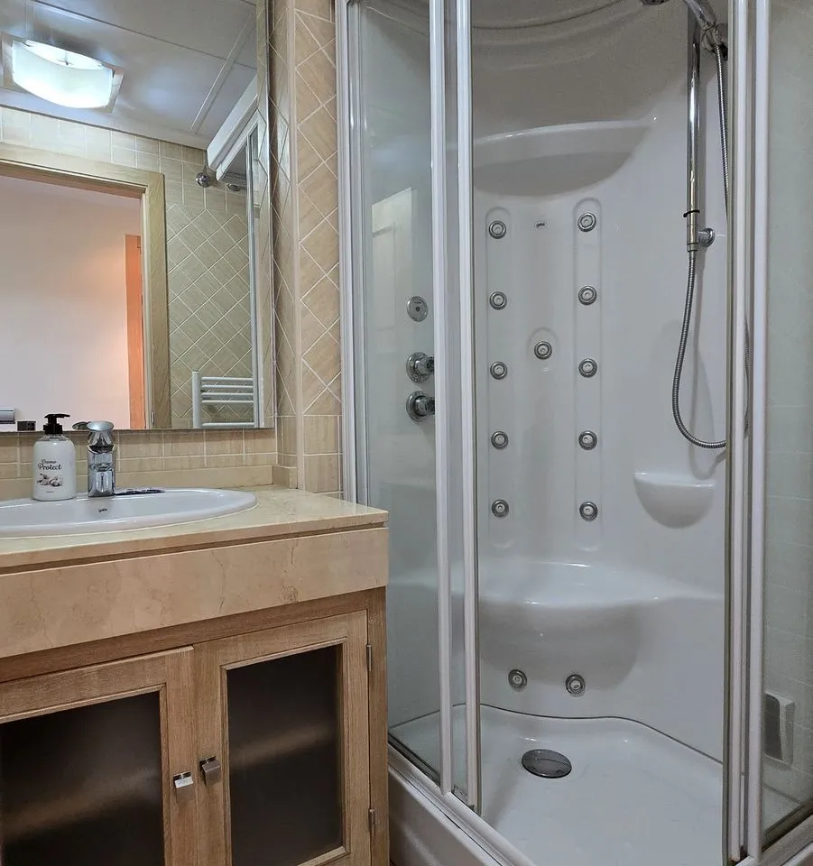 694e2e9e-c9ac-4f17-b8eb-de3383200611