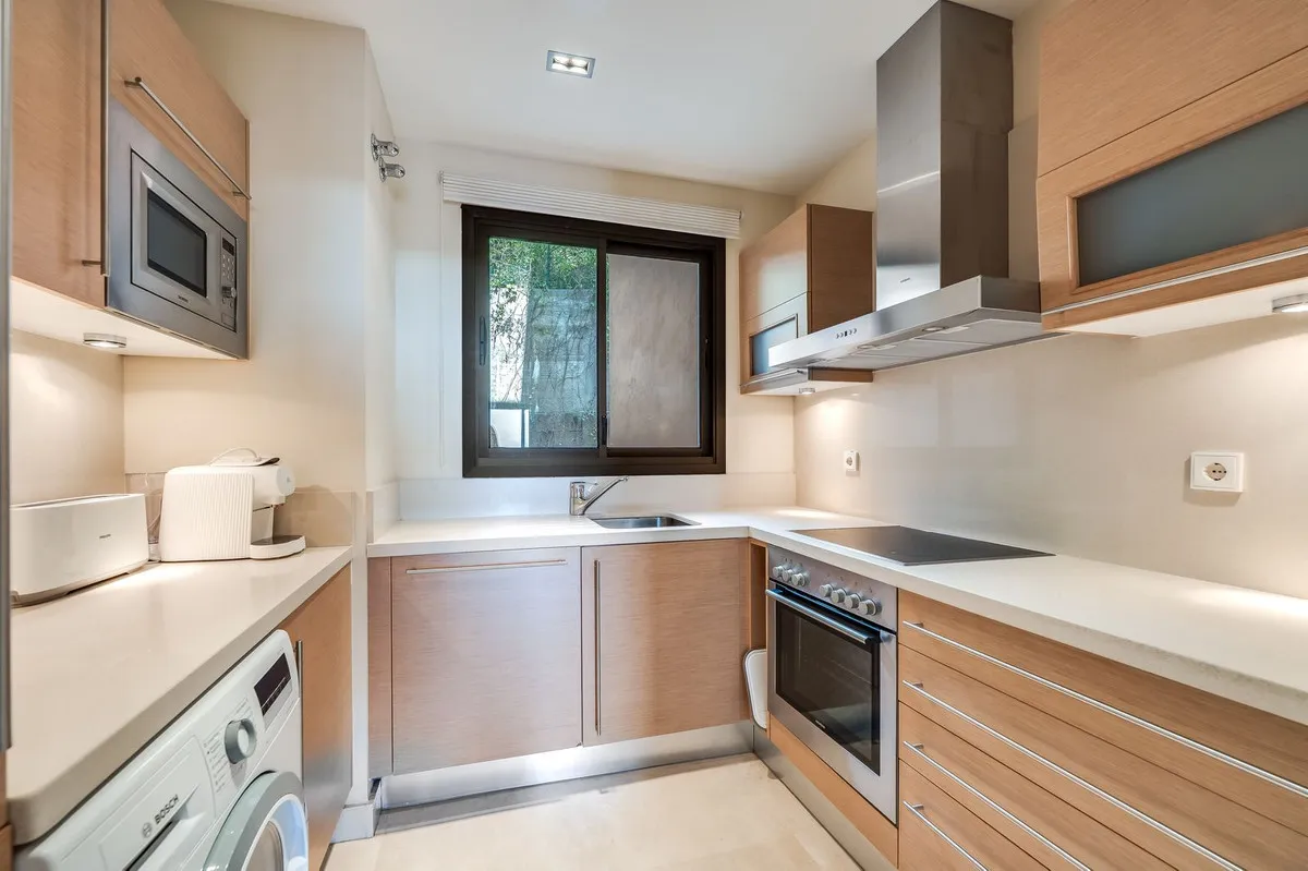 f4537e8b-e4bf-4b70-9e96-1dbb3e31a474