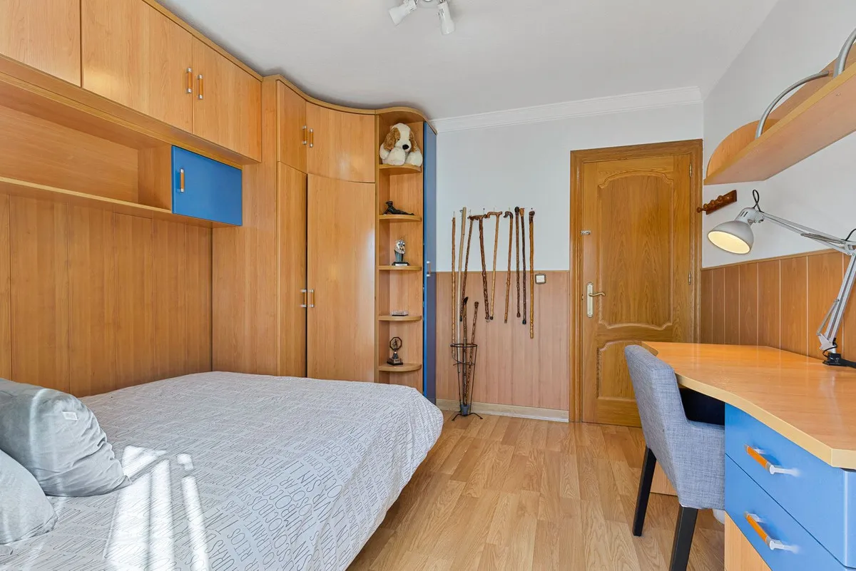 b9871513-e8b5-4779-a51d-ab8412ad7d16