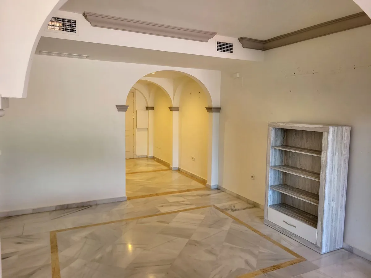 f0e2ff4b-62b8-43f4-87f1-d0ab48554b47