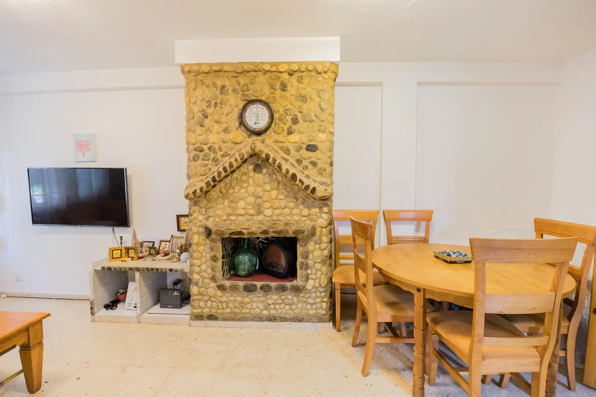 c6d5c4de-1bdd-4939-9d56-1896d436f997