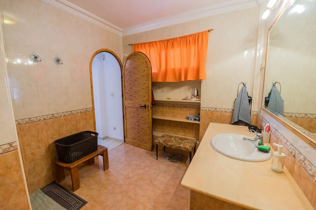 cb9eab90-810c-45db-827c-a54f31335956