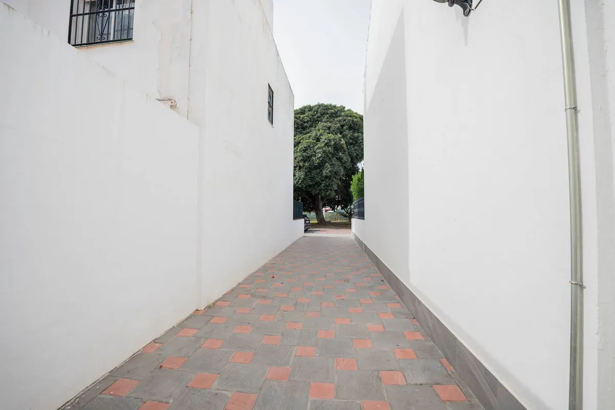 dafba005-820d-459c-a161-f4f104891476