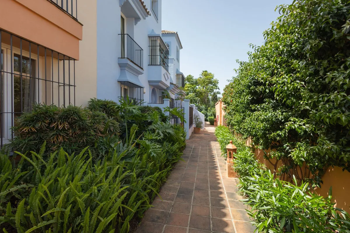 03311727-94e2-4675-824a-42b89931f3b5