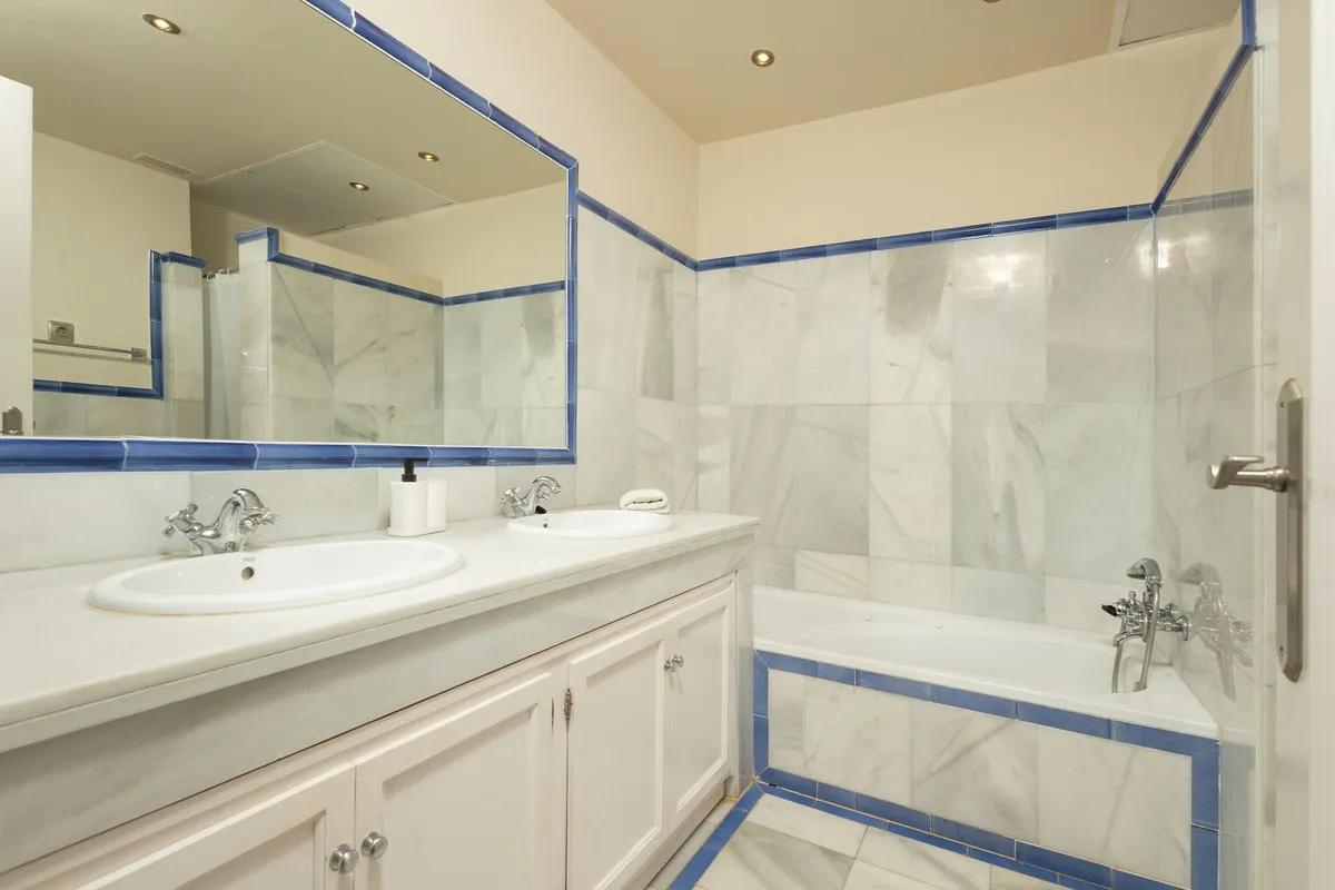 09fc4ca4-7729-4771-b5f2-c413c660309f