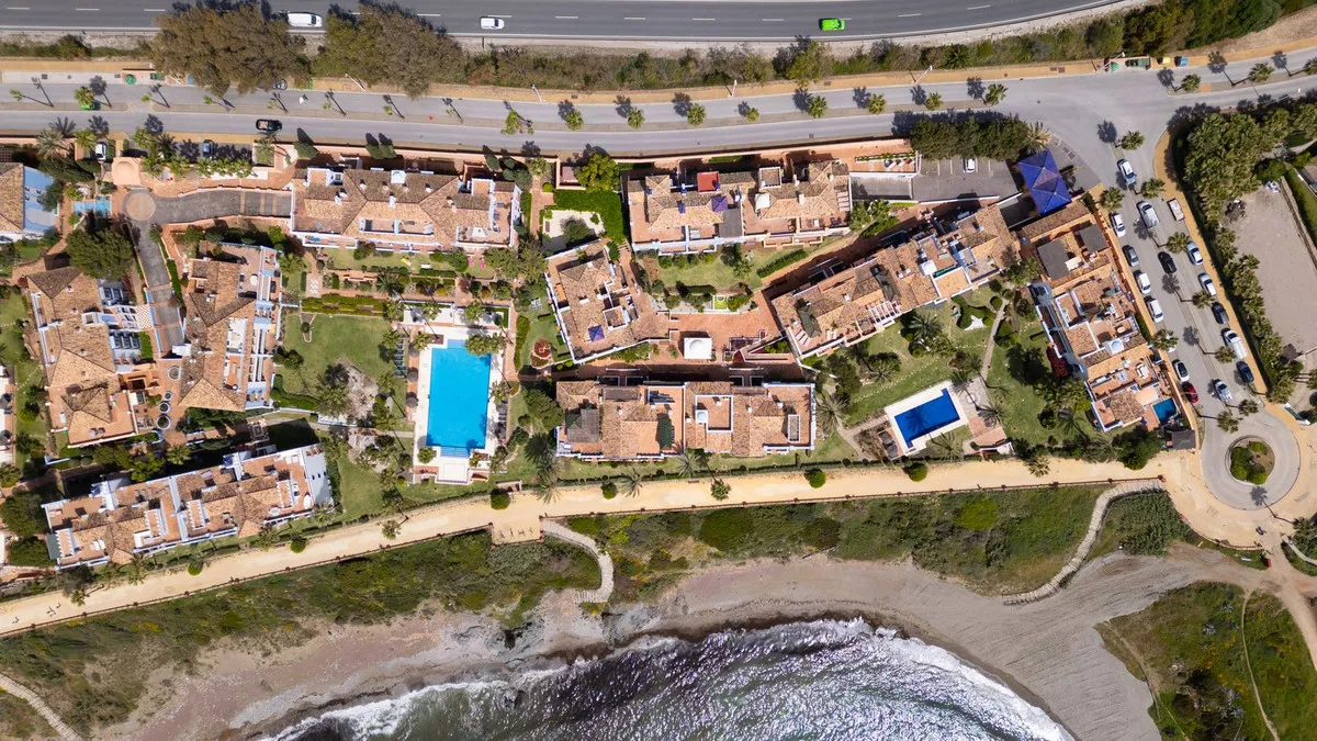 8244e8c9-18d0-4c81-b0b5-ed9adeed0b40