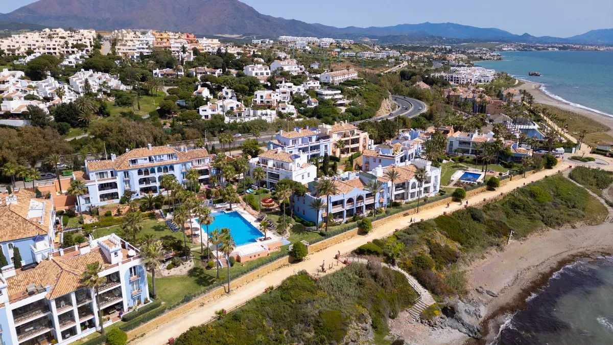 9d756fbb-c057-4eba-b8e7-dc7ebd866f95