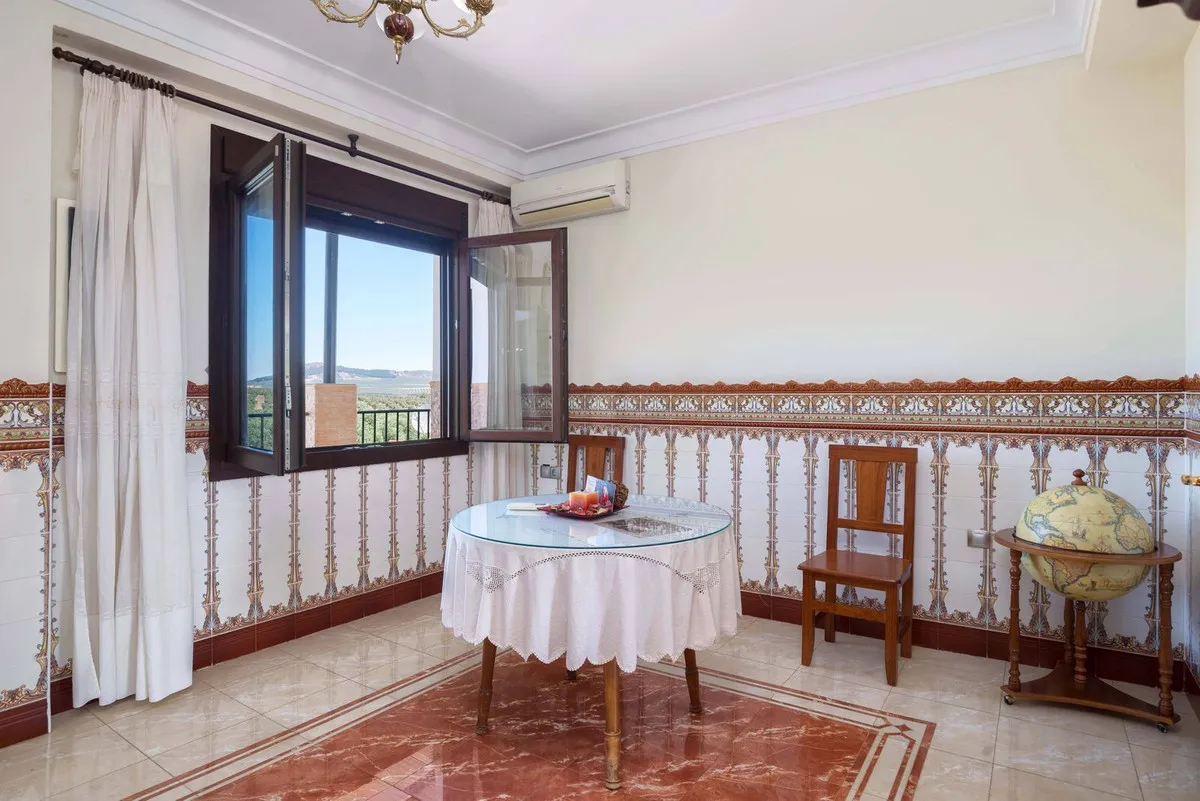 25d8e323-f50f-4c87-b22b-f5d108b3062b