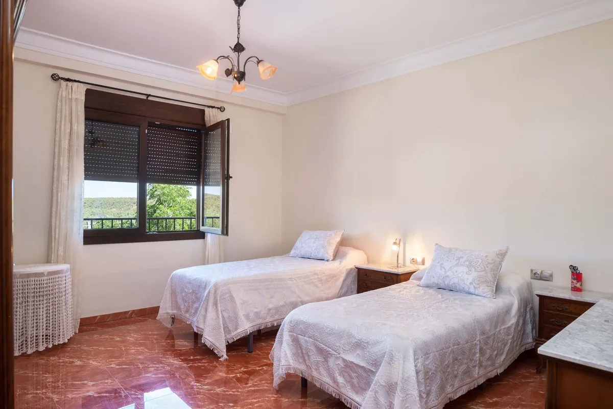 50ec1fe6-1ac0-41e9-9ecb-f1fa74bc090e