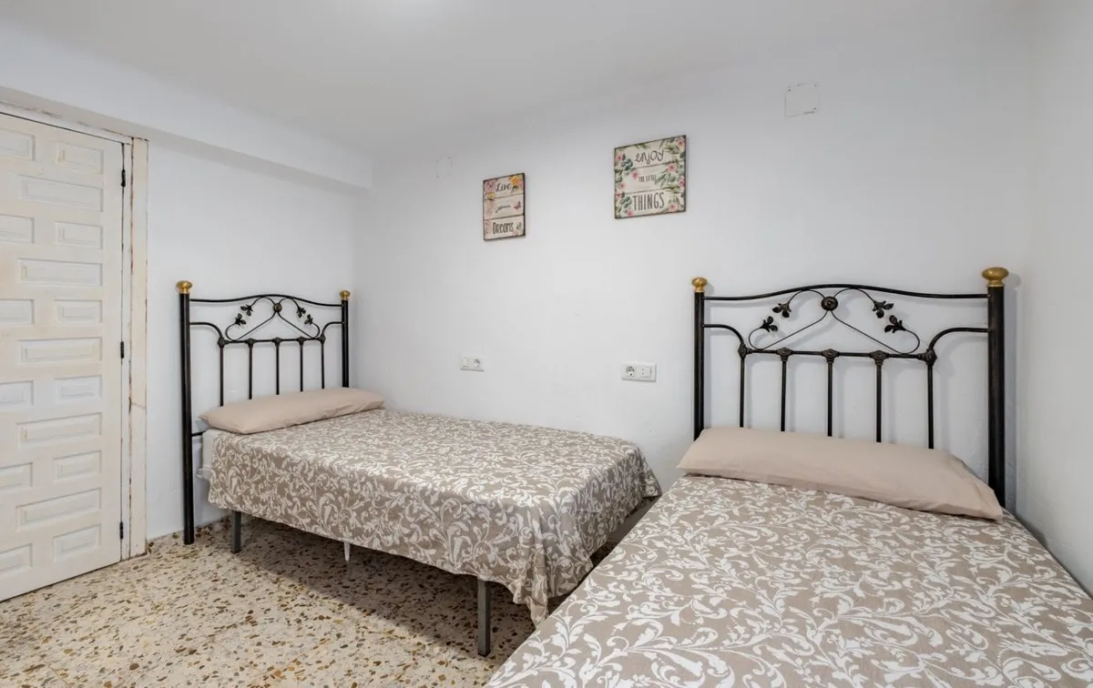 d938bca0-8c00-476e-b41a-121ed1191d40