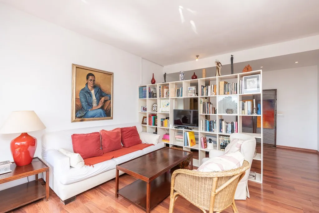 e3d73333-77f7-4648-8744-7c3014cd271f