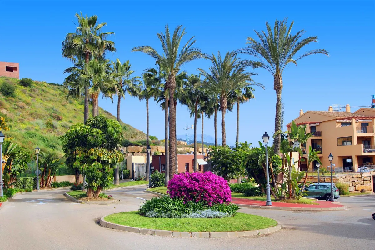 04a7a3ef-7eaf-4915-96d3-8869b3259e54