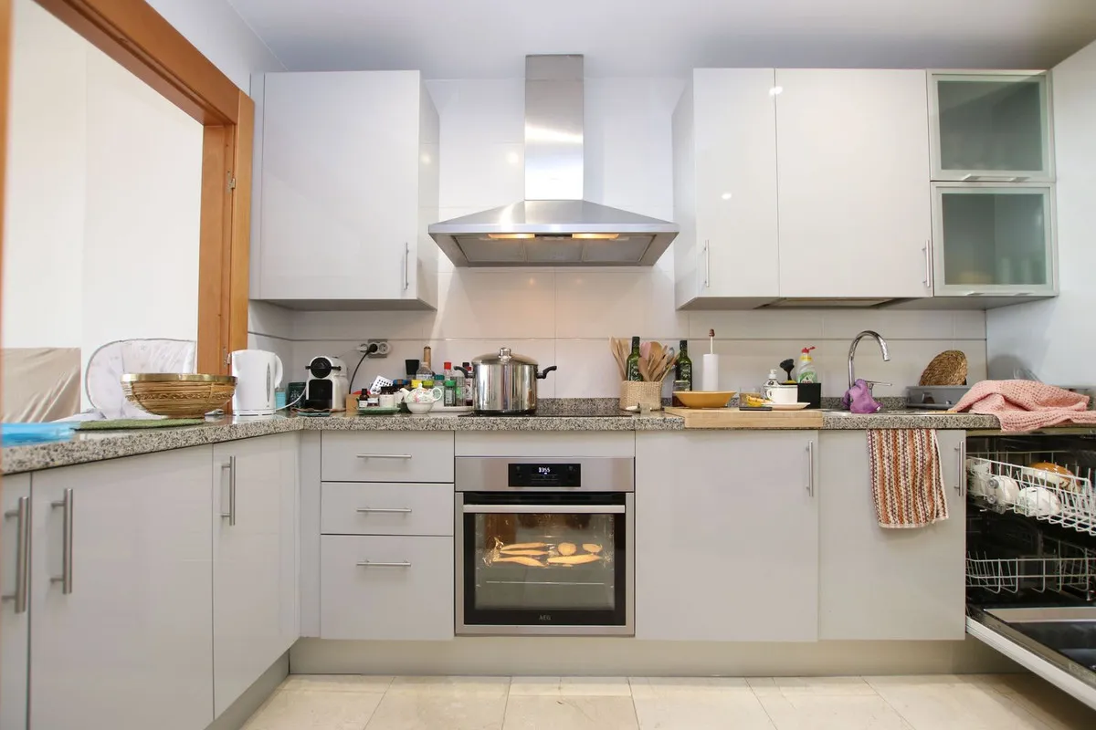 a6b4e97b-786f-48a5-aa9c-24856c9af498