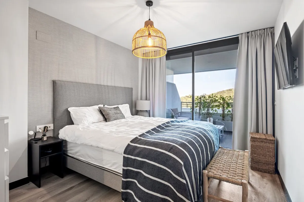 9c3e7040-1b89-46b8-9b3e-c1adf5aa402e