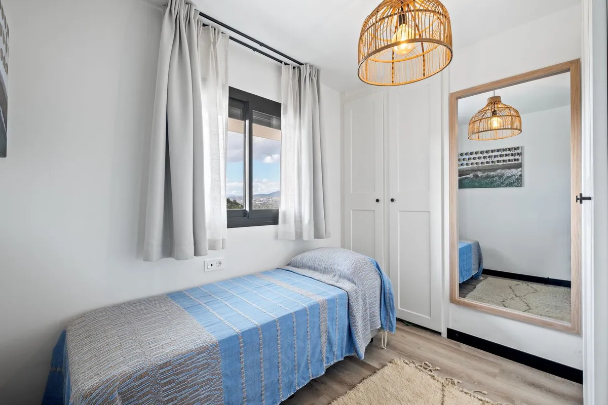 9f0385b1-f771-45c1-8baf-b3586f6cc4d8