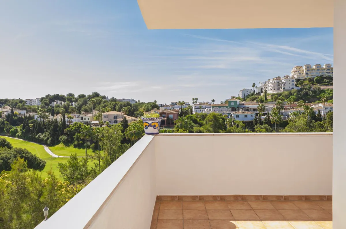 569fc60d-11b0-42f5-984f-a723f43ec7a5