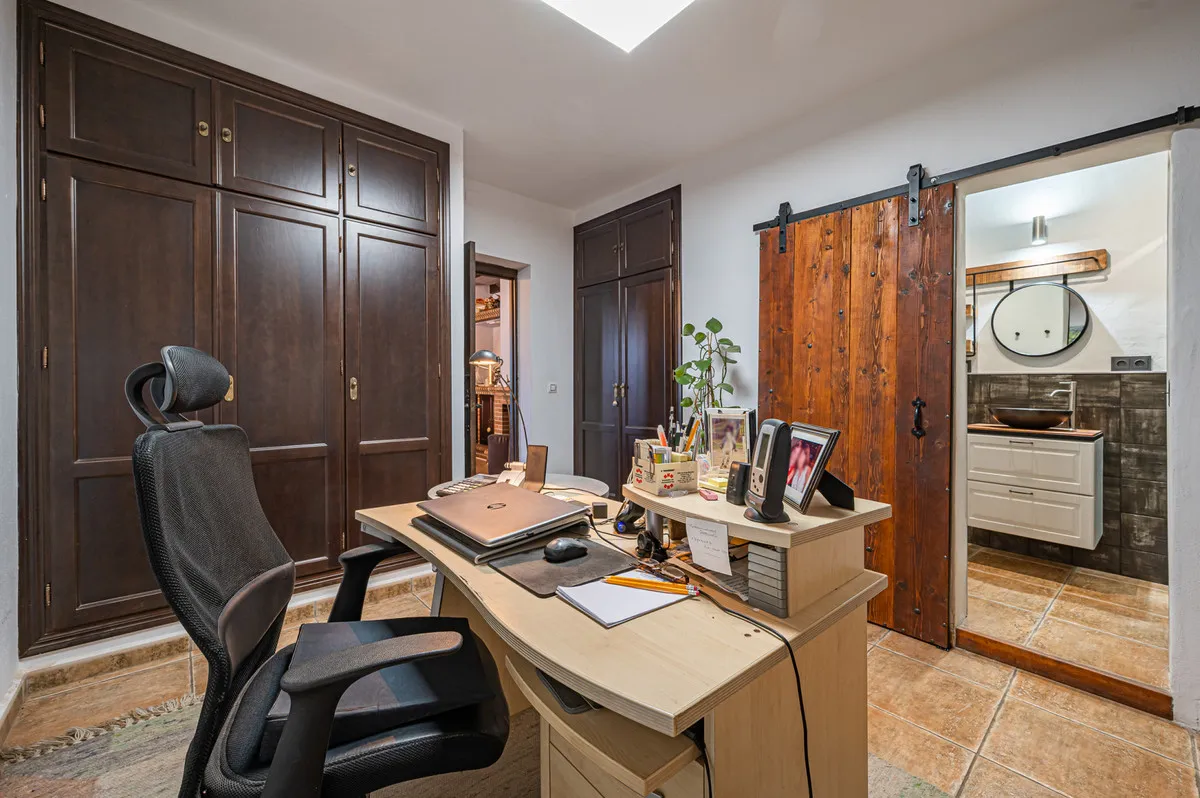 4ff92255-0d44-470e-a599-a463fdb0715f