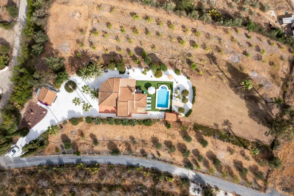 1bcb4d3f-c41f-483d-817a-57e8785b74d4