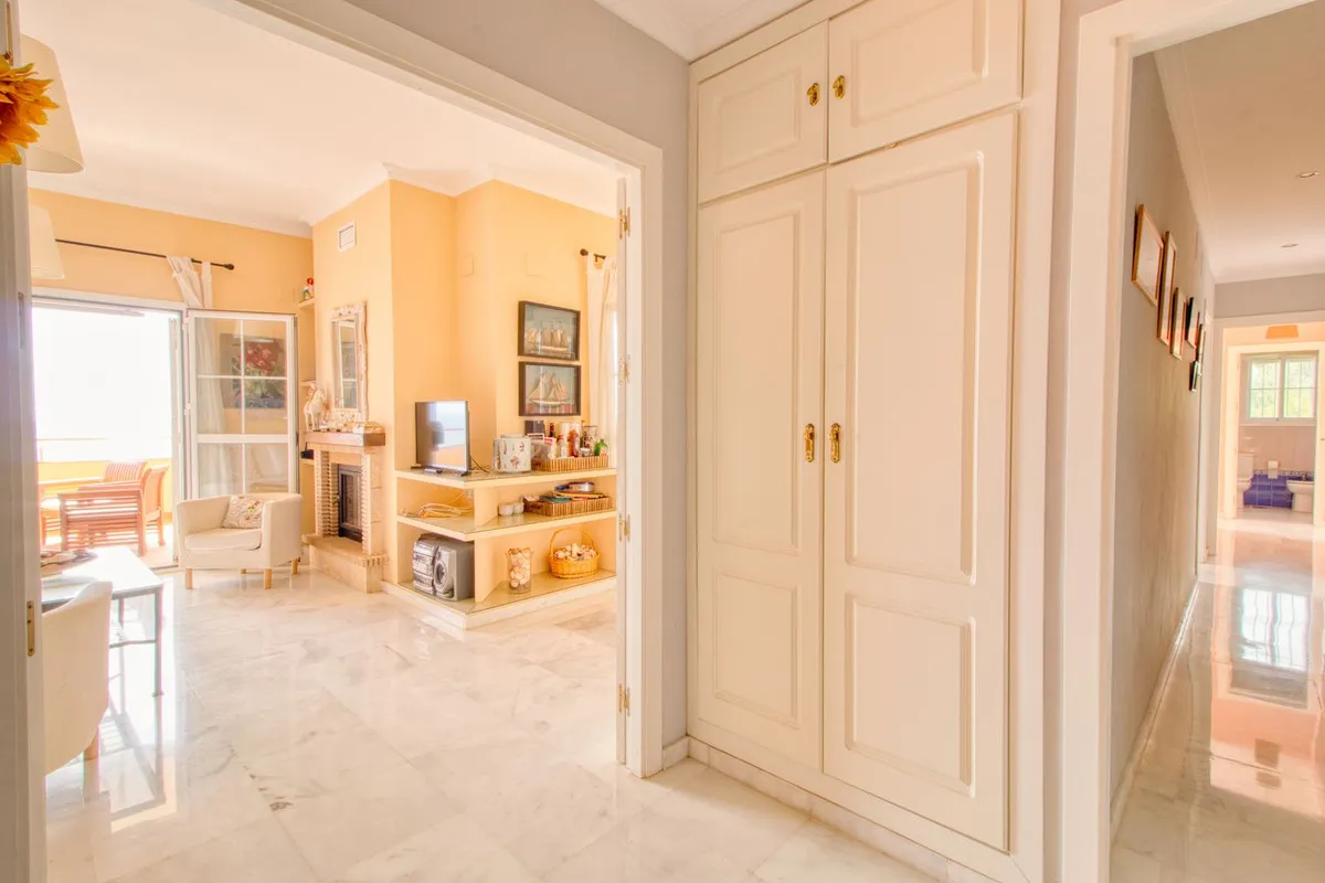 817b7abb-2718-490e-8c96-dc20a2ea0e40