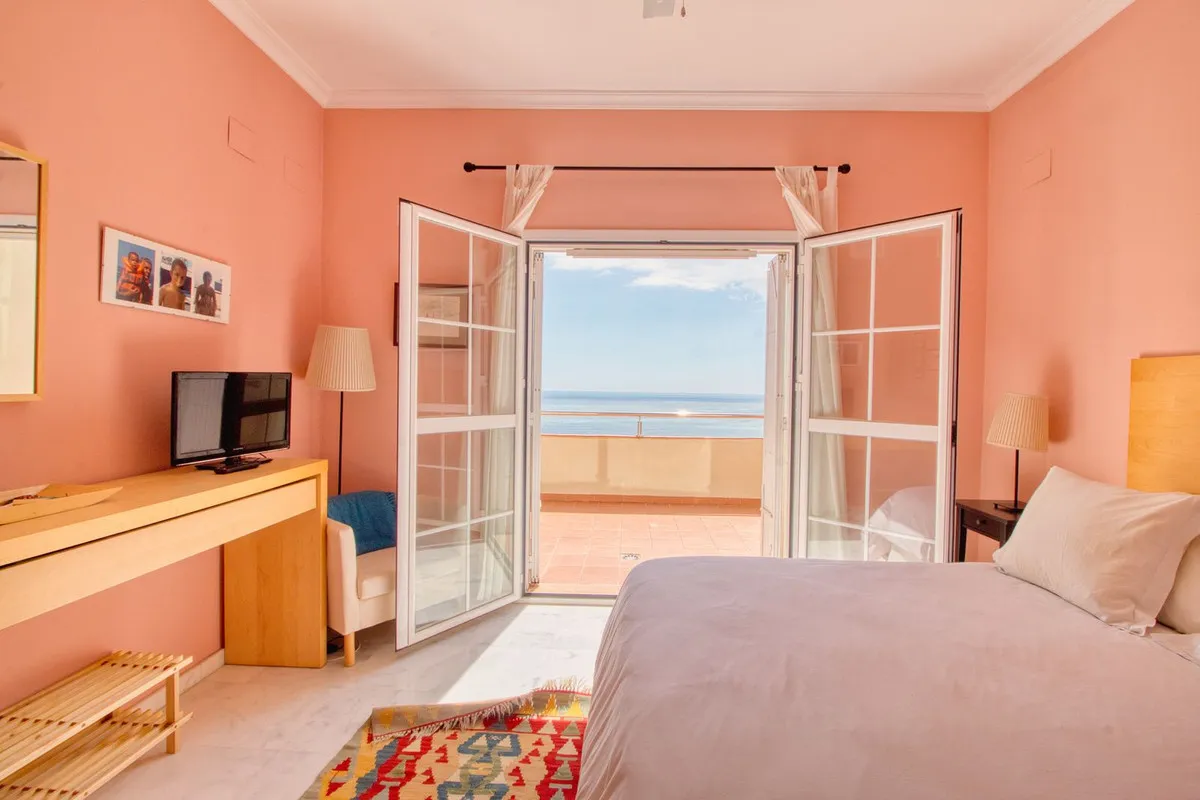 86749940-bd77-43e4-9814-b79fe61d2d20