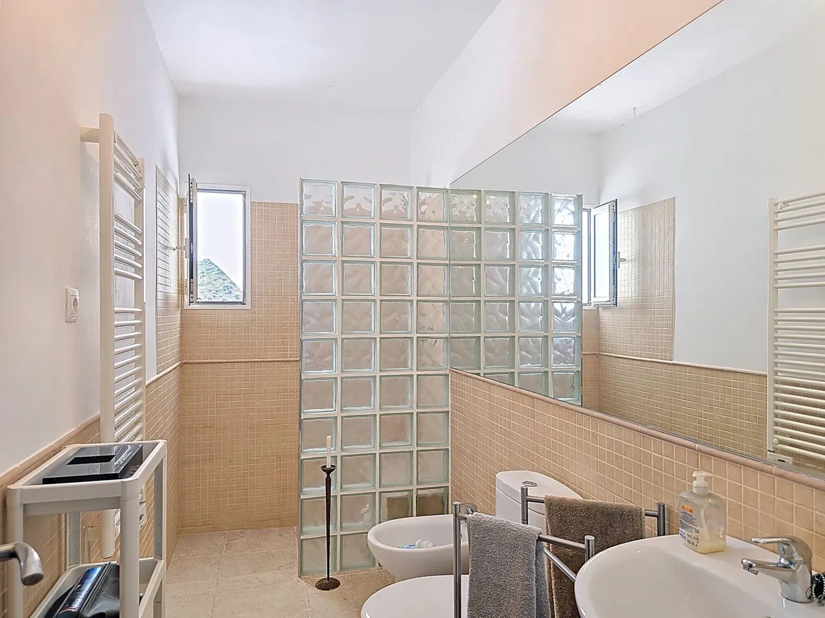 2b1f00a9-0025-414f-bb11-081b22684c95