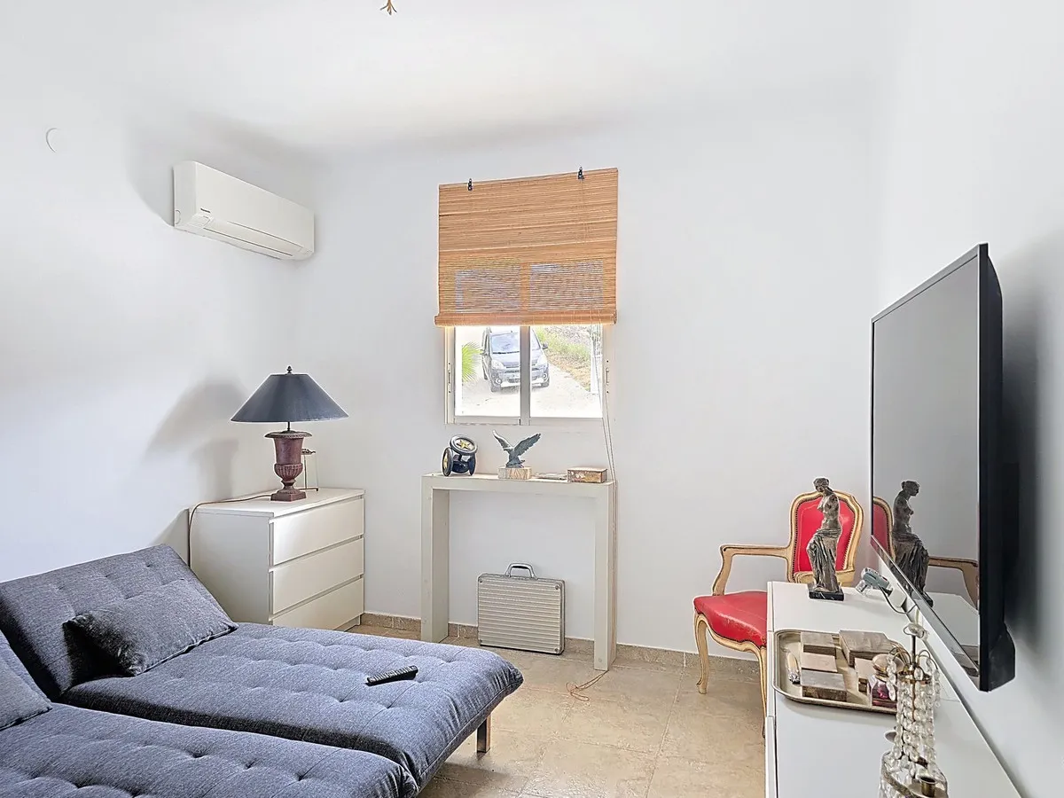 a96878e8-bb59-4d8a-bd21-d95b990dd37f